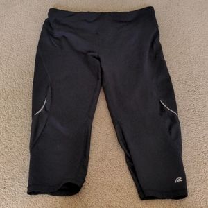 RoadRunner black Large Capris with mesh calf
